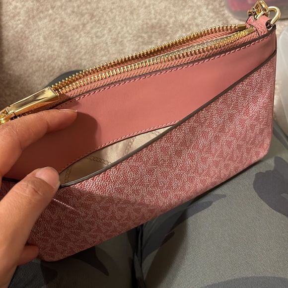 New Michael Kors 💕 jet set charm zip wirstlet - Picture 8 of 9